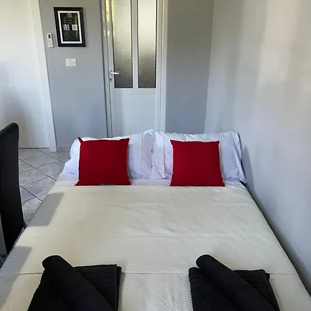 Zeus Apartment Divjake